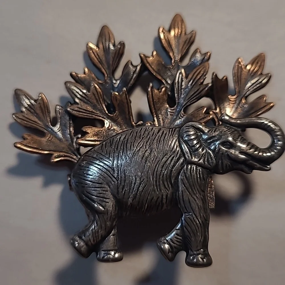 Elephant 🐘 Brooch